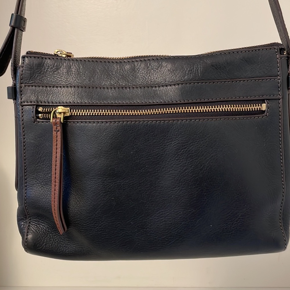 Fossil Leather Crossbody - Picture 6 of 11